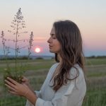 Rituels de pleine lune et bien-être féminin avec les plantes pour se reconnecter à ses cycles