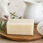 À quoi sert le savon au lait de chèvre ? propriétés, bienfaits et conseils d’utilisation